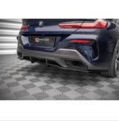 Central Arriere Splitter (avec une barre verticale) BMW 8 Gran Coupe M-Pack G16